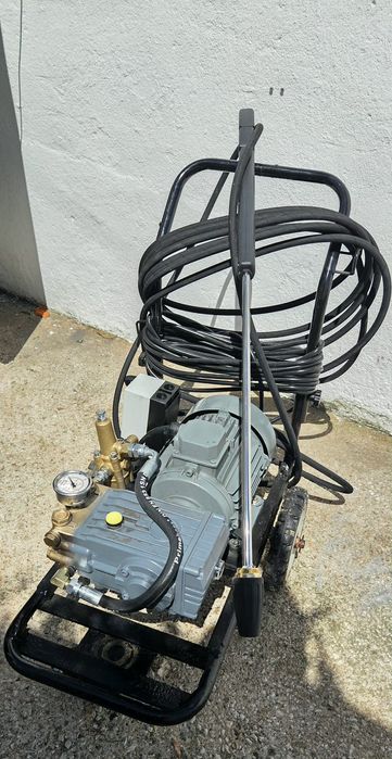 Maquina de alta pressão 200 bares Tomix  trifásica