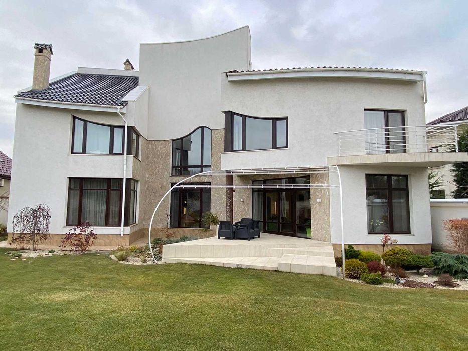 Продажа шикарного дома в Совиньоне