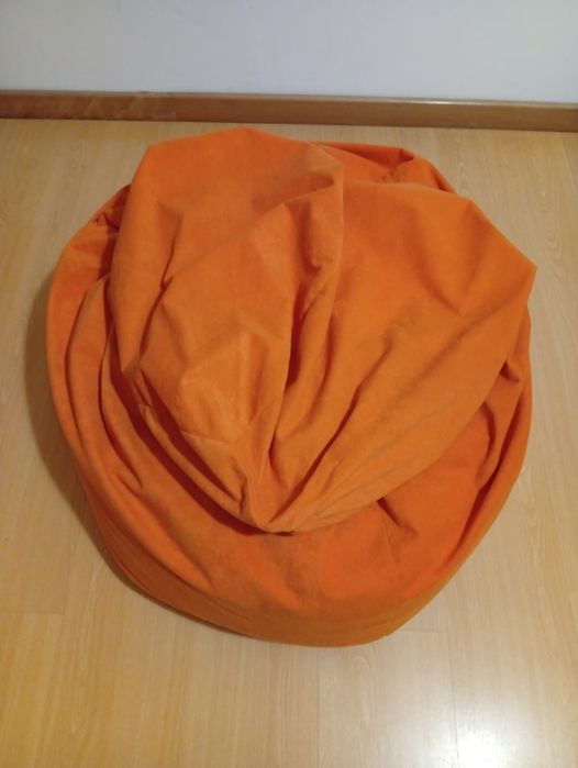 Pouf laranja em pêra
