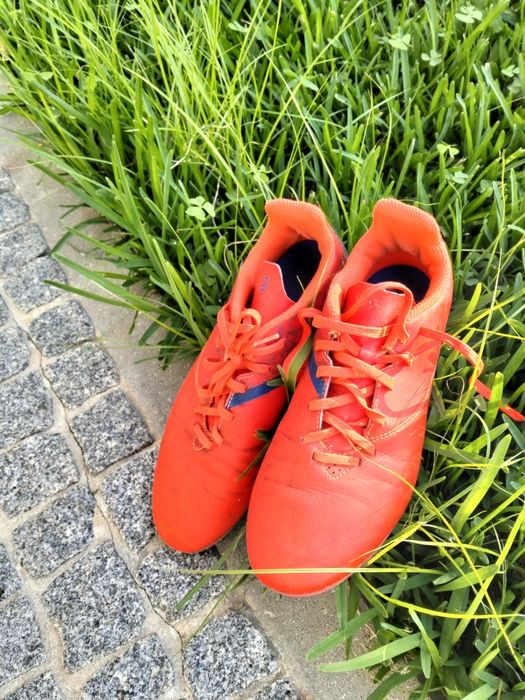 Chuteiras 38.5 Usadas Mas Exelente para jogar Futebol