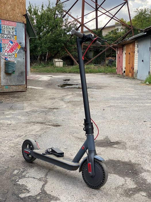 Продам електросамокат Xiomi M365 pro