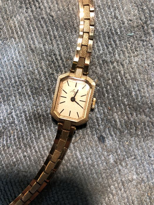 Złocony zegarek damski Łucz