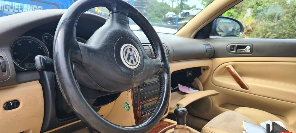 Farol Direito Volkswagen Passat Berlina 3B3