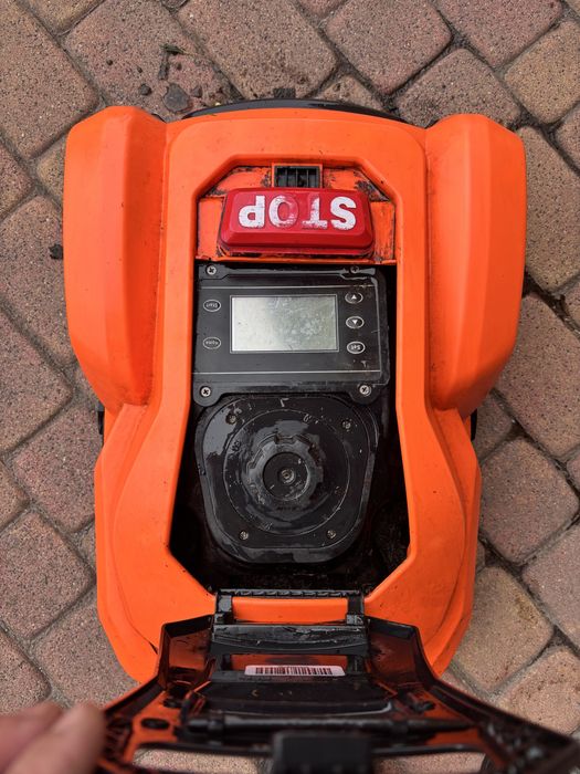 Robot koszący Yard Force SA600H + 300 m kabla GRATIS!