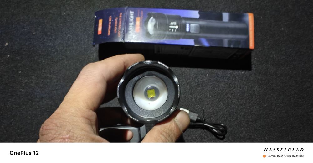 Продам Фонарик L 39