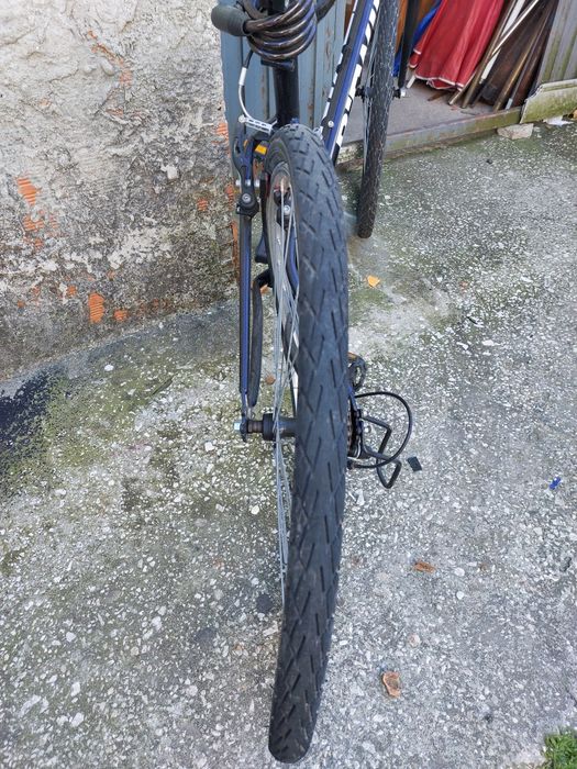 Bicicleta B-twin, 6 velocidades, roda 29 (para reparaçâo)
(Para repara