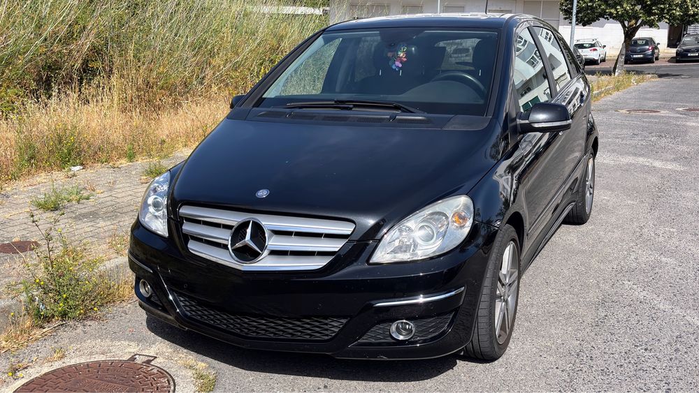 Mercedes B200 CDI Automatico - Nacional | Teto Panorâmico | Parktronic | Parking Assist | Pele