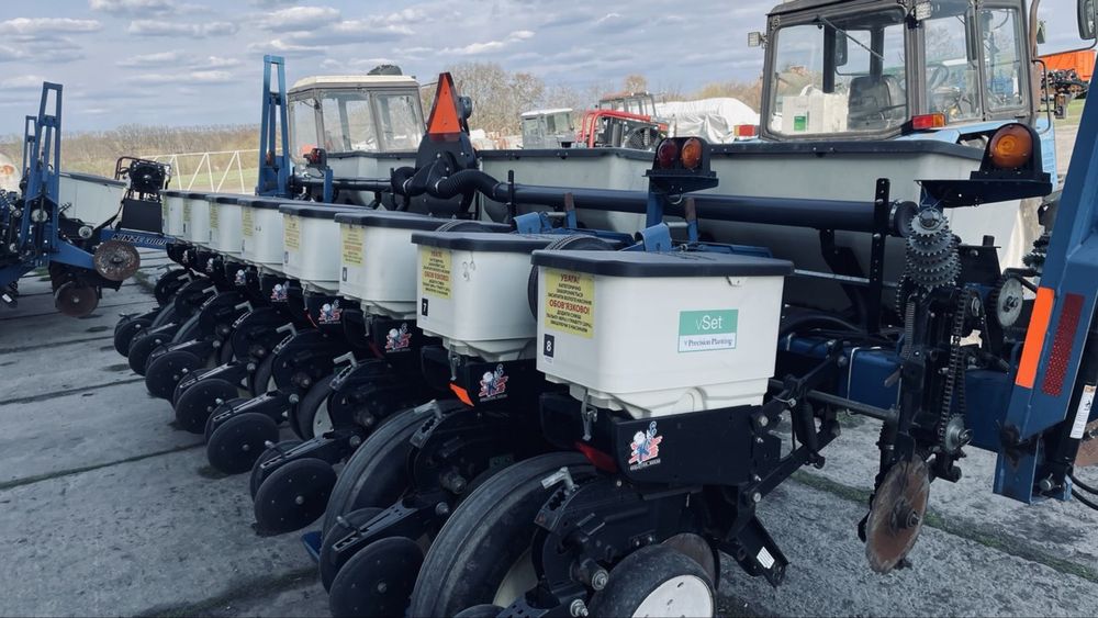 Kinze 3000 8 рядів з Precision Planting vSet2