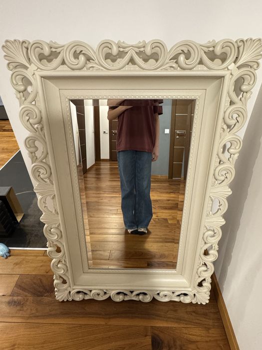 Дзеркало в рамі з натурального дерева в стилі бароко