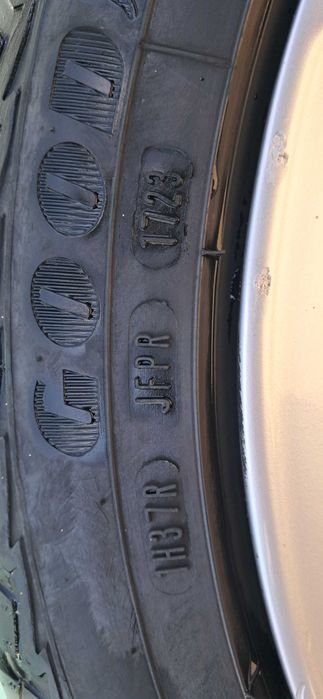 4 jantes R 17 com pneus good year