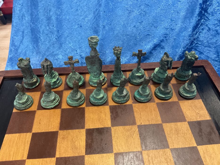 Xadrez jogo em metal ,discrição abaixo ,anúncios abaixo