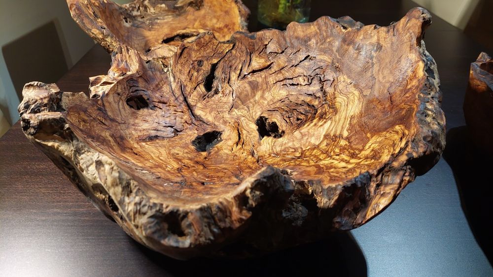 Fruteira em raiz de Oliveira