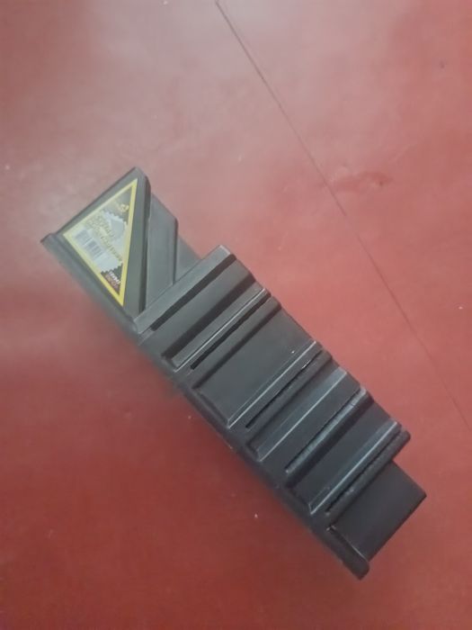 Стусло пластмассовое