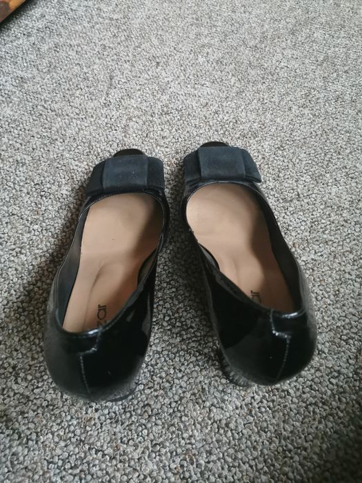 Kazar lakierki 37 czółenka na słupku 7 cm