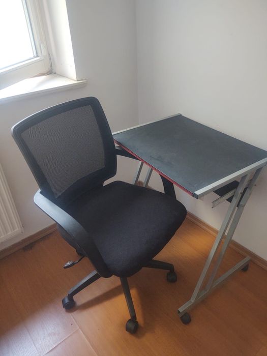 Oddam za darmo fotel ze stolikiem