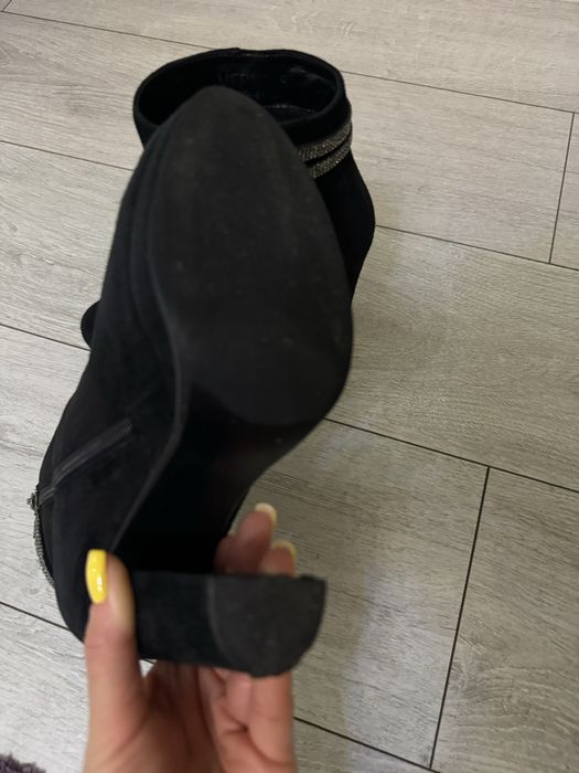 Ботильйони замшеві 37