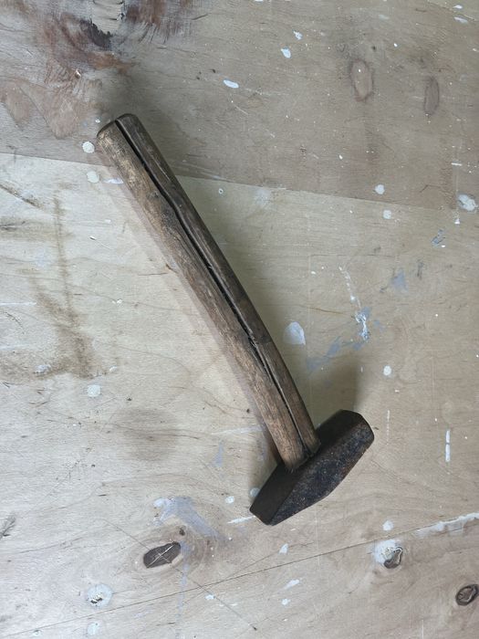 Молоток столярний