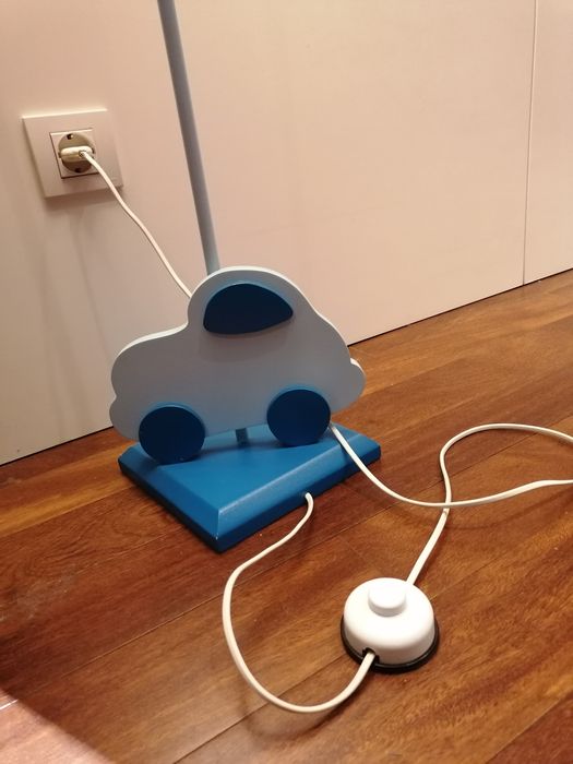 Candeeiro de chão com motivo carro