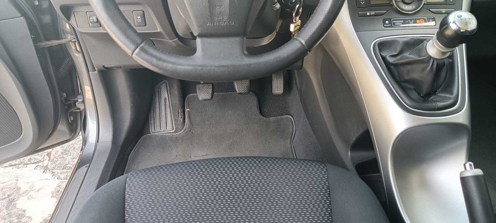 Toyota Auris 2011 1.4 D4D 90cv 162.000km — photo 4