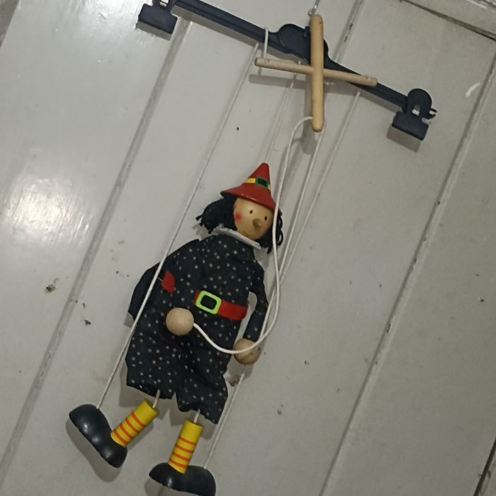 Marionete todo em madeira para crianças pequenas