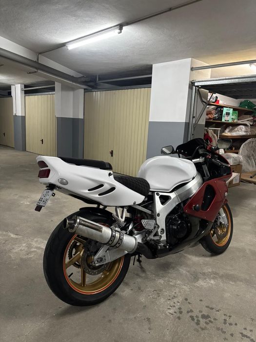Honda cbr 900 rr fireblade