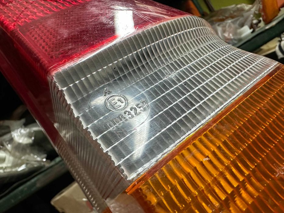 Правый задний фонарь для Ford Escort VII Estate 91AG13A602, 137824-00