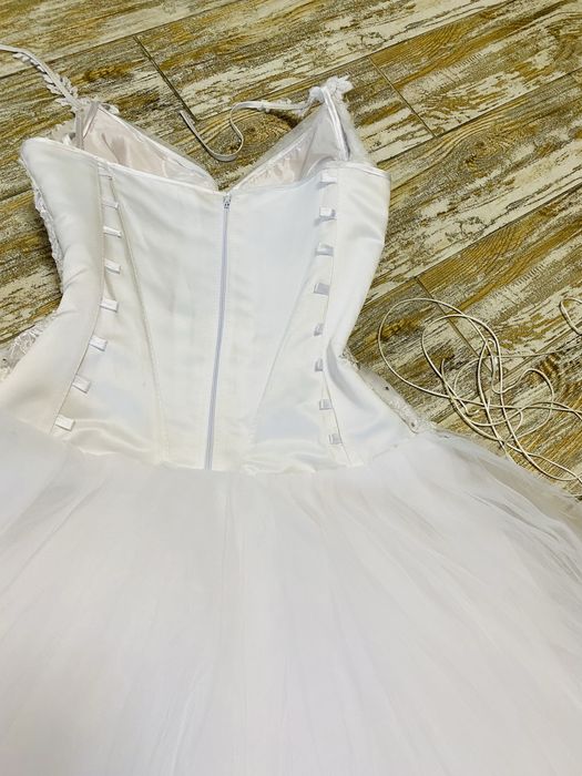 Весільна сукня