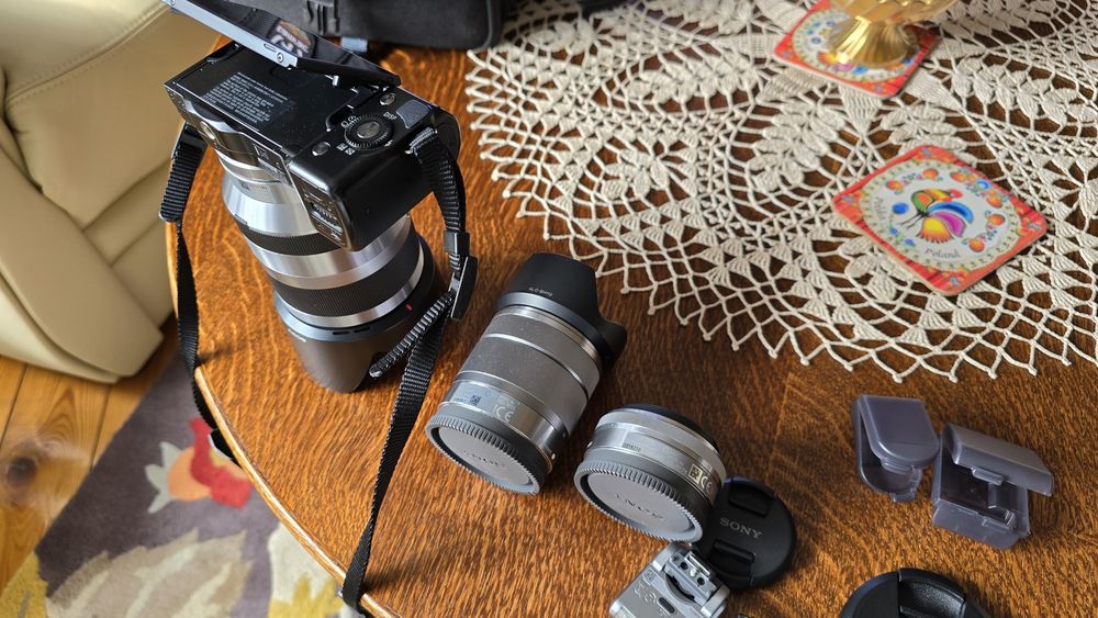 Sony Nex 5 z trzema obiektywami