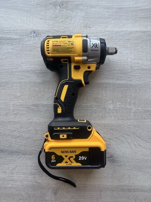 Комплект Гайковерт DeWalt DCF880