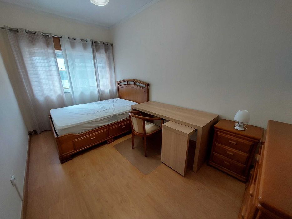 Quarto para arrendar em T2