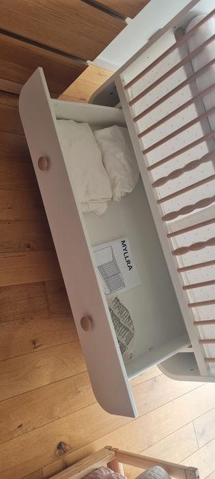 Berço evolutivo branco com colchão incluído