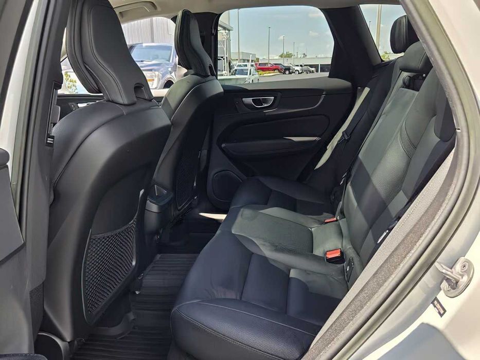 Volvo XC60 B5 Plus Bright Theme      2023