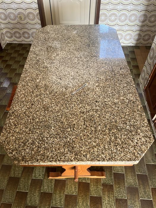 Mesa de cadeira com pedra