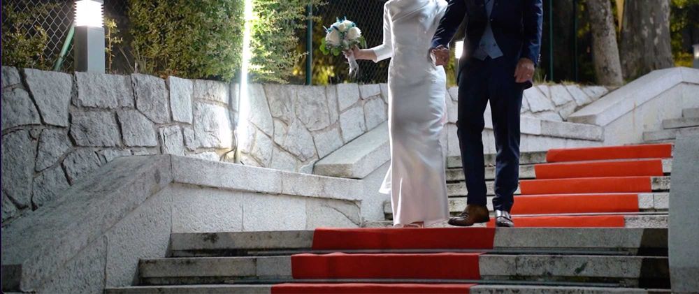 Vendo Carpete Vermelha – Apenas Usada no Dia de Casamento.