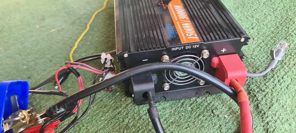 Inversor 1500W/3000W 
Reine Sinus Welle
Spannungswandler