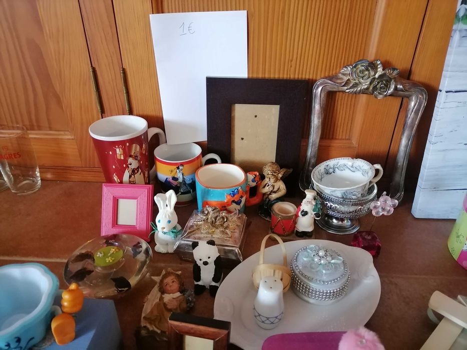 Diversos artigos de decoração e outros CADA 1€ e 2€