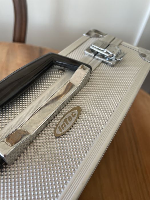 Mala metalica com divisorias