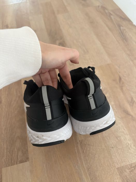 Ténis Nike n36.5 novos