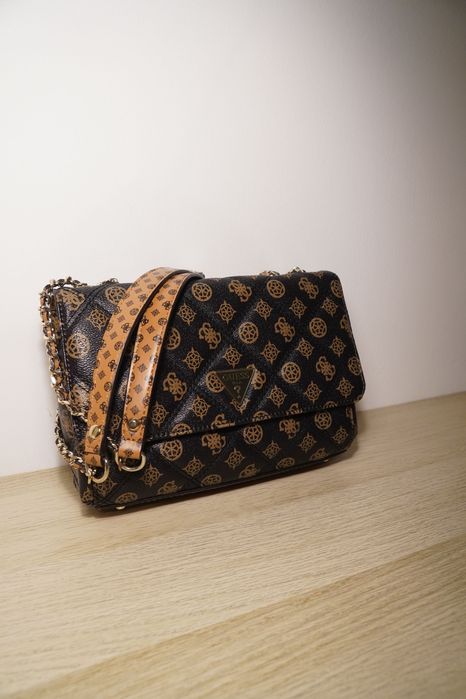 Mala Guess a tiracolo