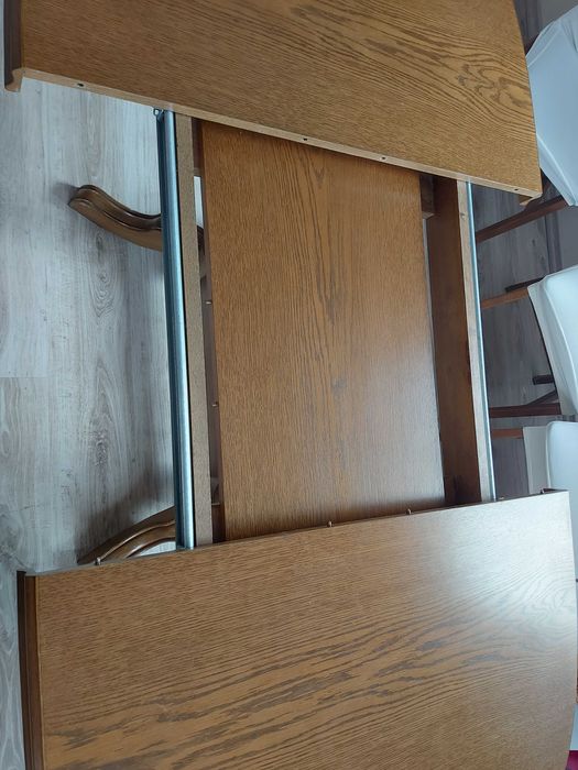 Stylowy stół rozkładany