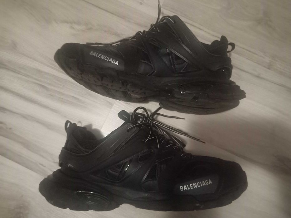 Balenciaga track2