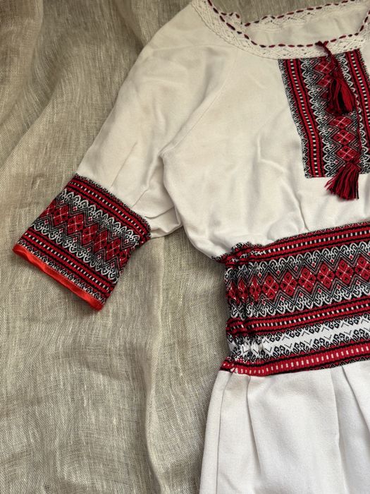 Вишите плаття для дівчинки 136-140 см