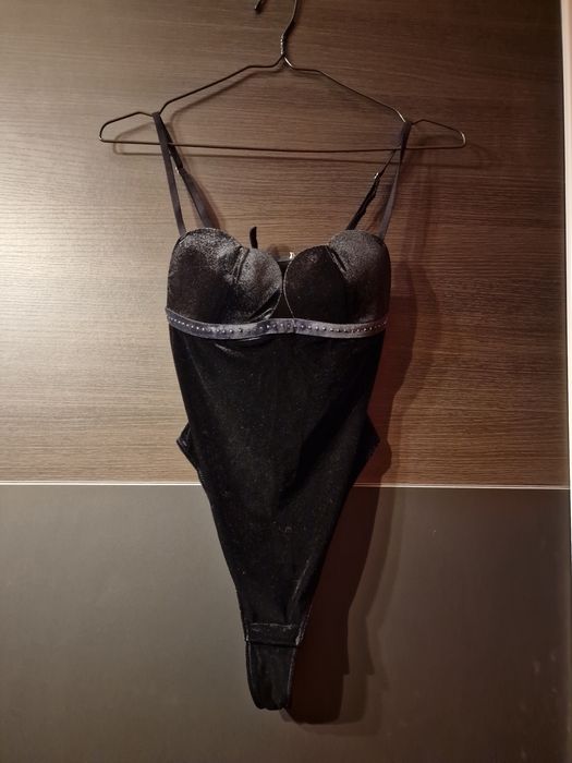 Welurowe czarne body