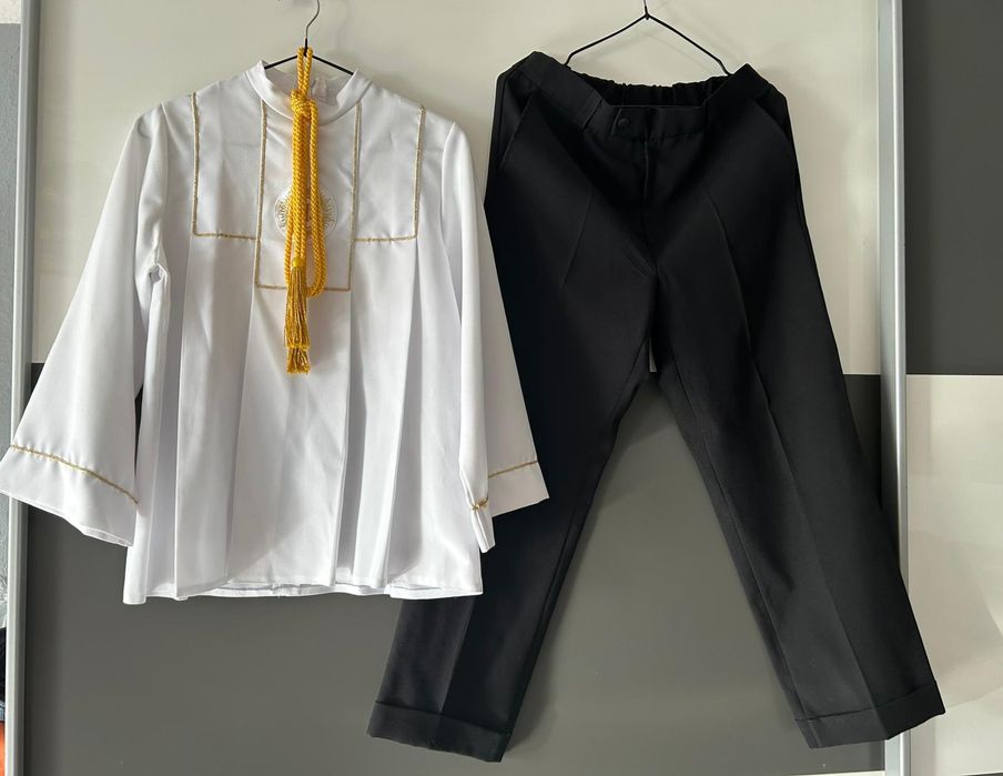 Chłopięca alba komunijna ze spodniami