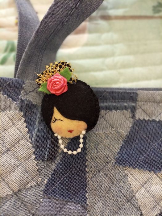 Куколки и броши из фетра .