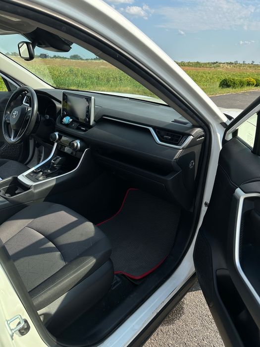Samochód Toyota RAV4