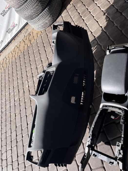 Салон сідушки торпеда консоль  Ауді Audi Q5 Сидіння
