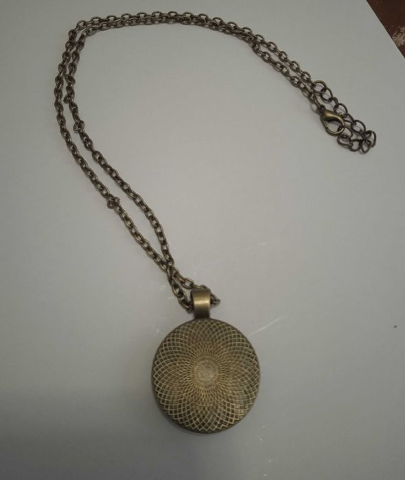 Colar Budista com medalhão