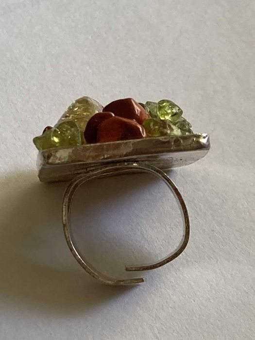 Anel de prata e pedras, grande