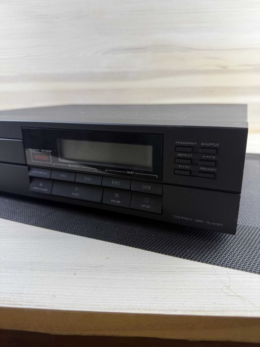 Schneider Model HIRO-900 CD Plaer. Програвач CD